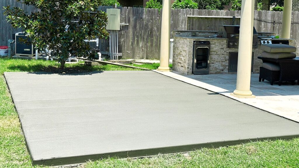 backyard-concrete-patio-min
